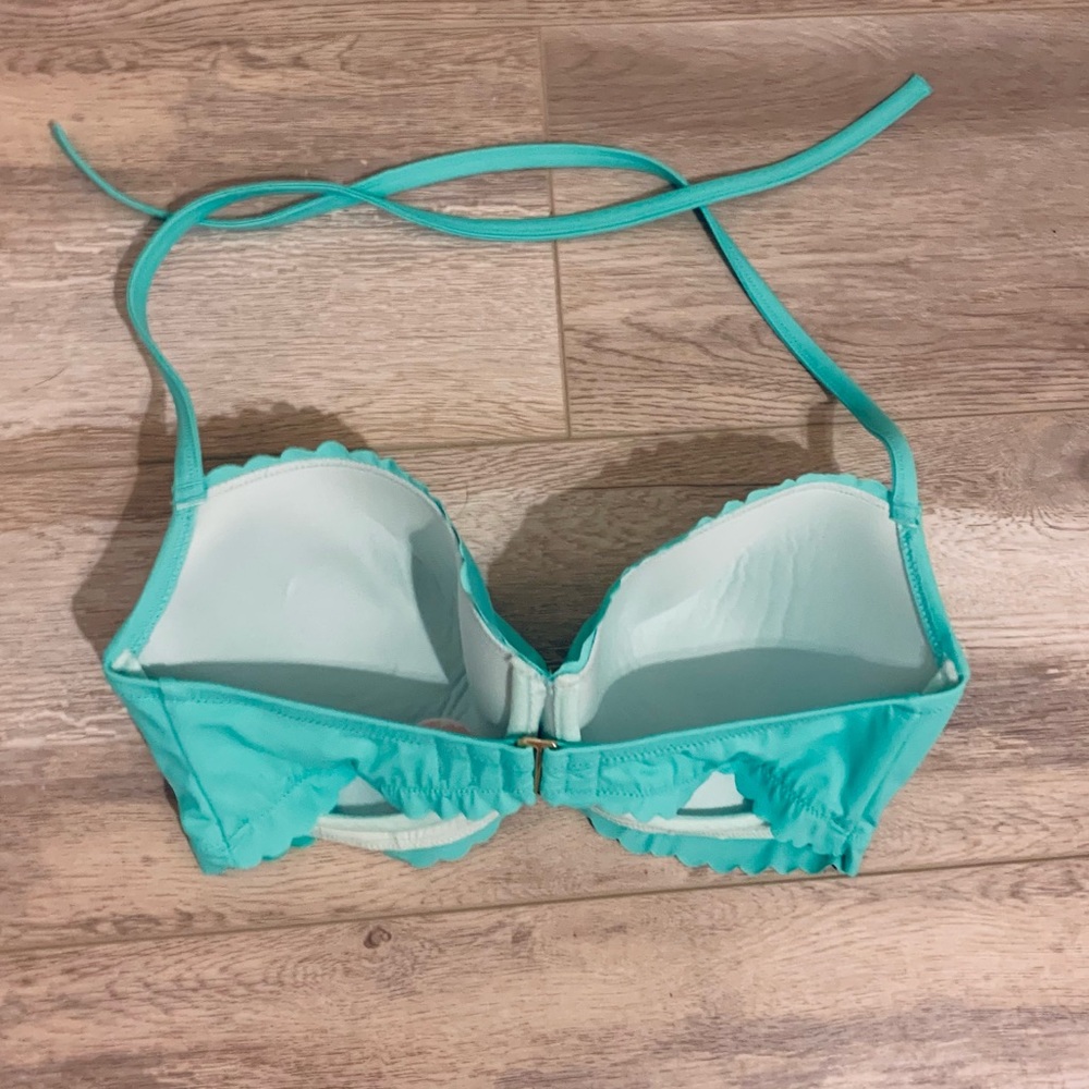 Victoria’s Secret Swim Top 34D - Picture 2 of 6